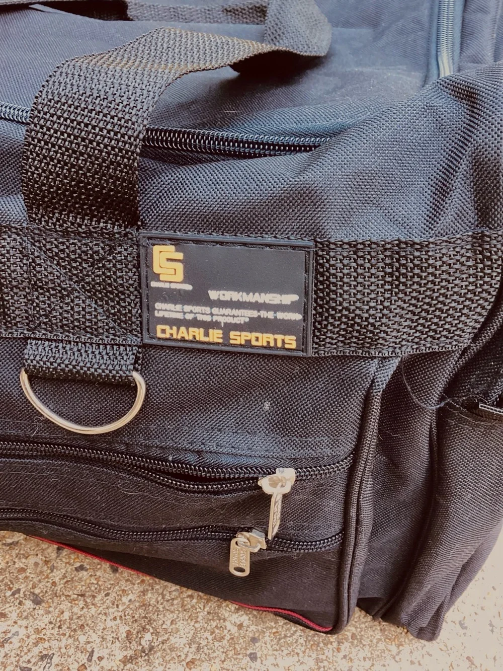 Charlie Sports black duffel bag. 2 big side pockets + 3 in front